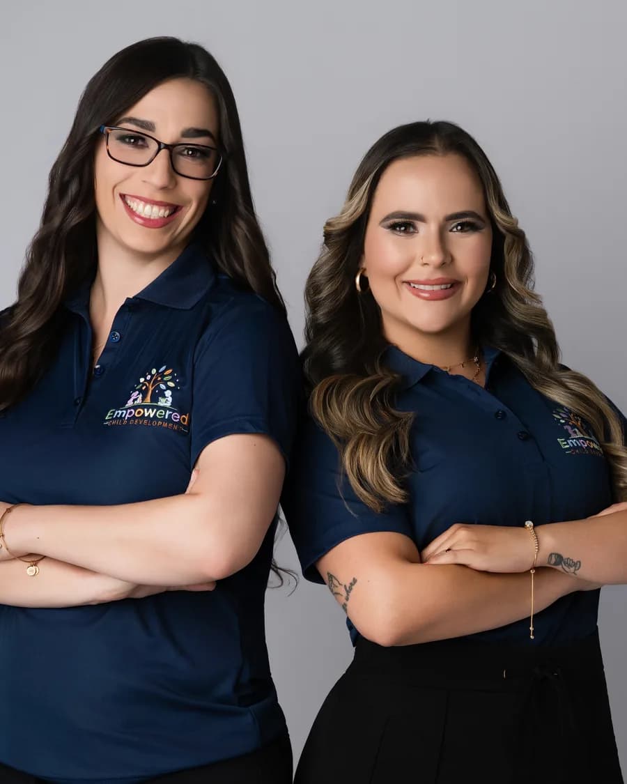 Liz Keyes y Laury Montes de Oca, las analistas de conducta certificadas de Empowered Child Development.